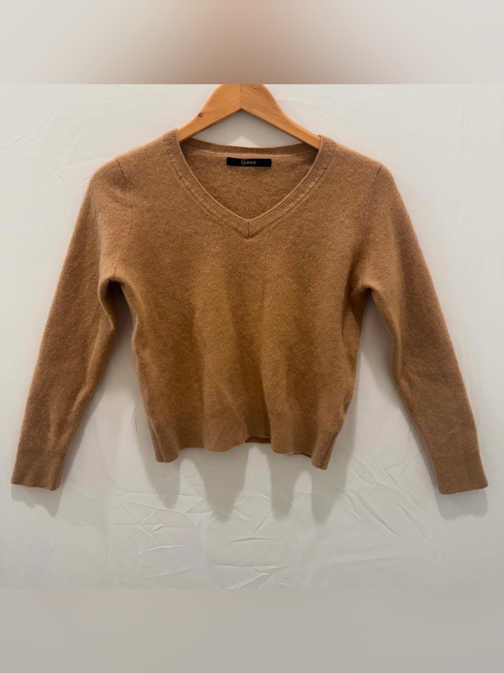Quince Womens V-Neck Cashmere Sweater in Camel Brown M
